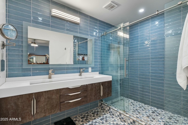 1407 E Laguna Dr