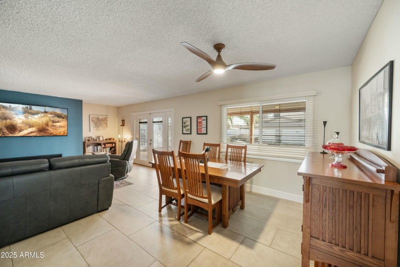 1407 E Laguna Dr