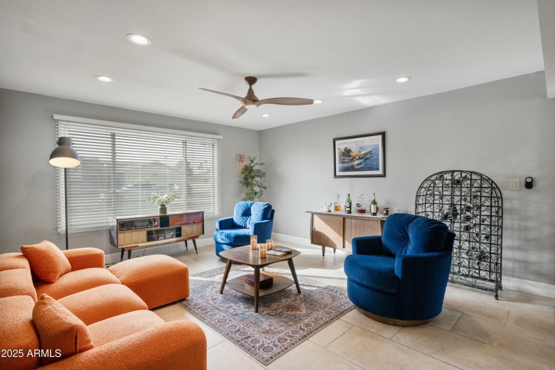 1407 E Laguna Dr