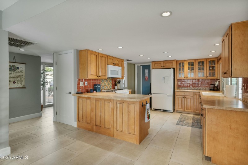 Flowing Floor Plan