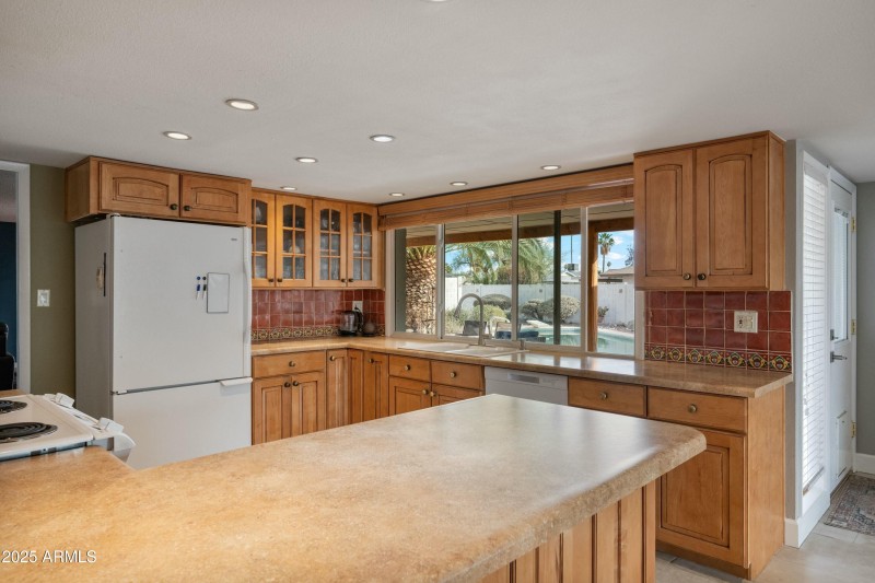 1407 E Laguna Dr