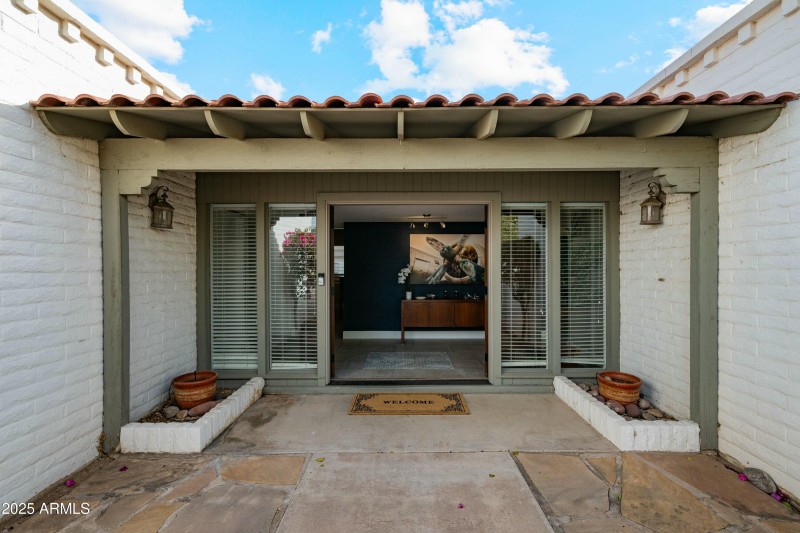 1407 E Laguna Dr