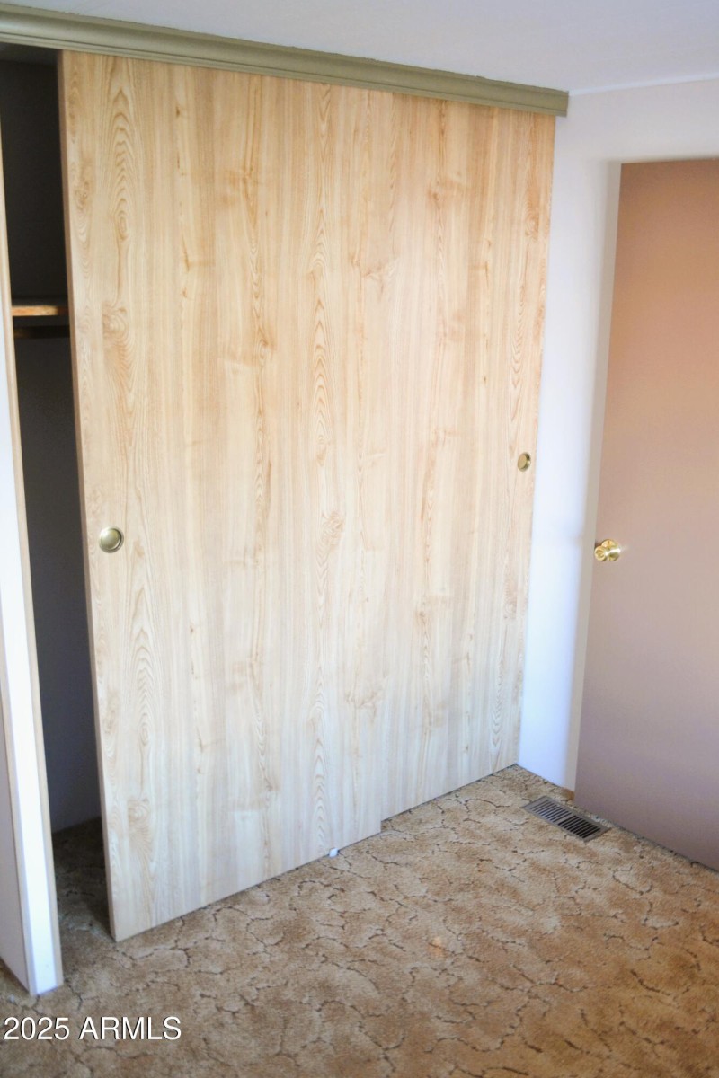 Bedroom1_closet_24