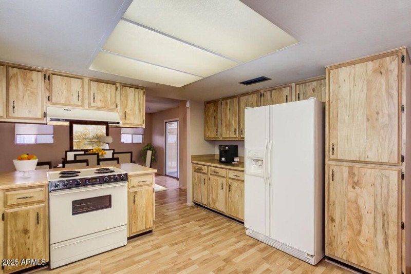Dakota Kitchen VS