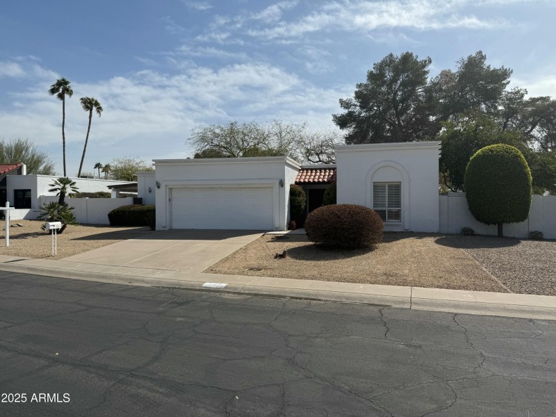 Front of Home at 527