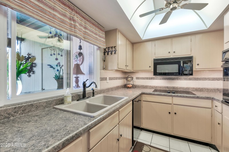 8230 E Valley Vista Dr-16