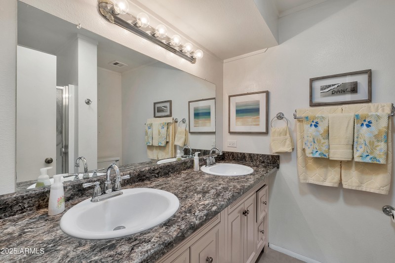 8230 E Valley Vista Dr-17