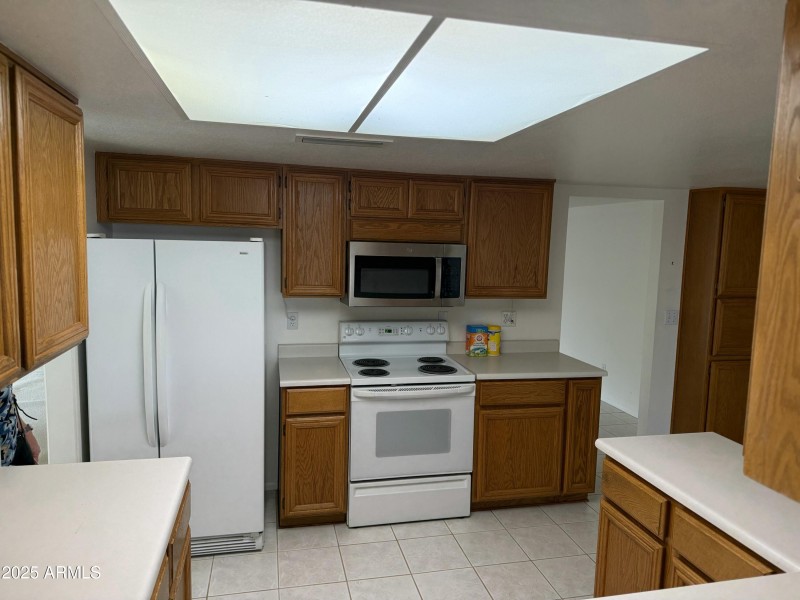 refrigerator included