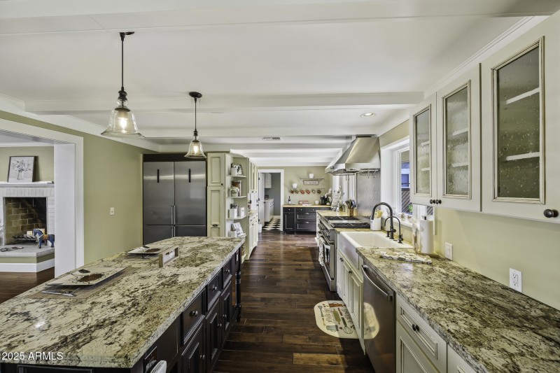 Expansive cabinet space