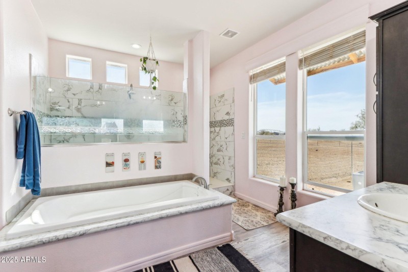 18-web-or-mls-N Felix Rd-018