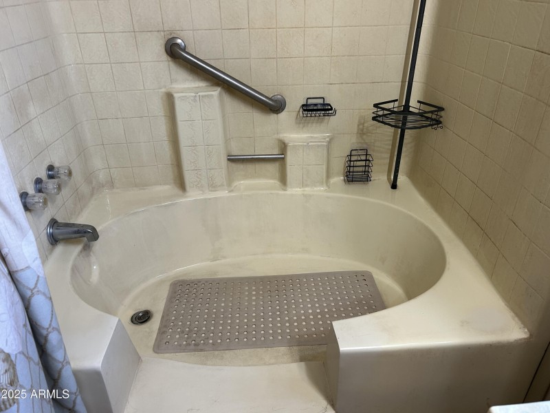 Master bathroom walkin shower