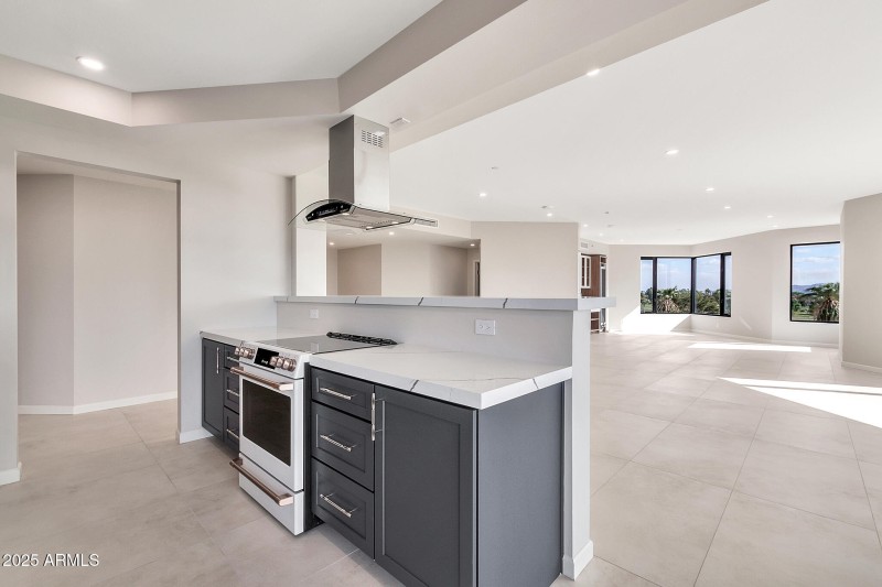 1040 E Osborn 404-18