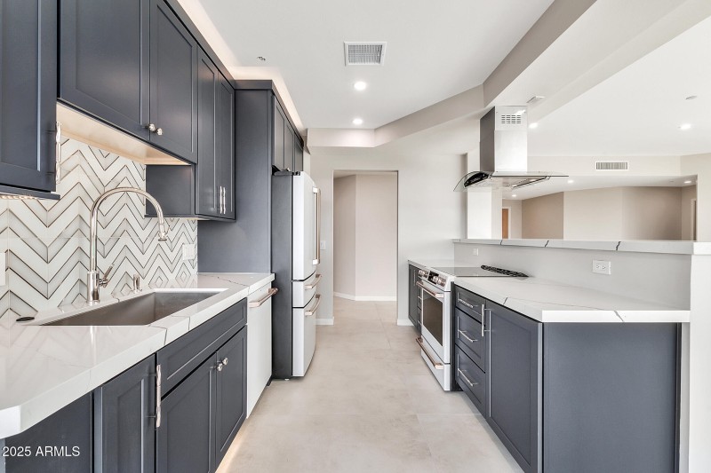 1040 E Osborn 404-20