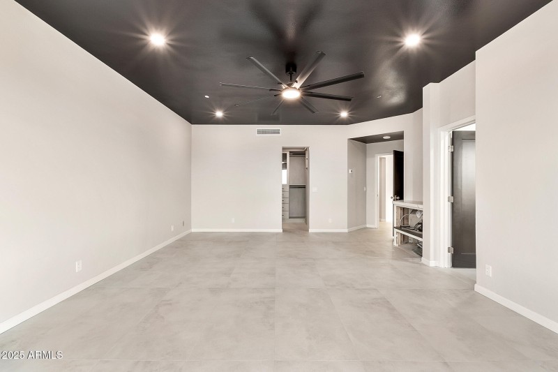 1040 E Osborn 404-28