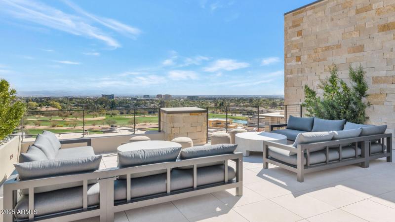 5000 N Camelback Ridge Dr-large-033-033-