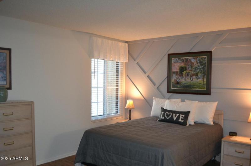 Listing_Primary_Bedroom0836