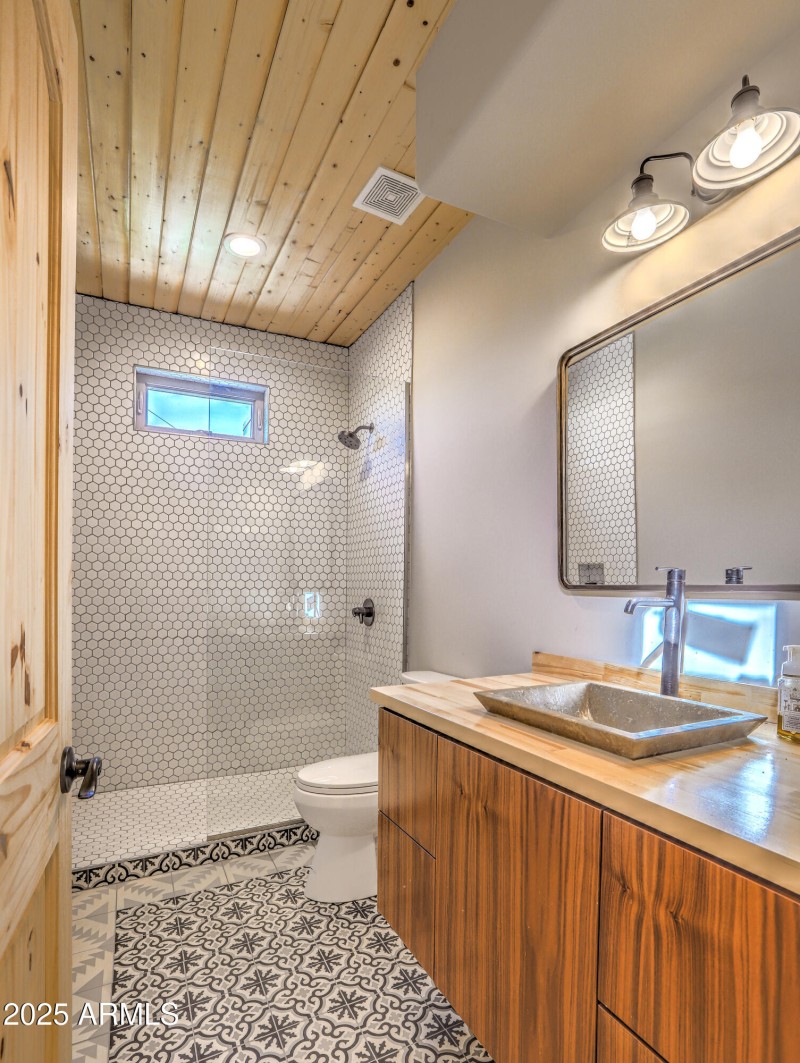 pool house bath