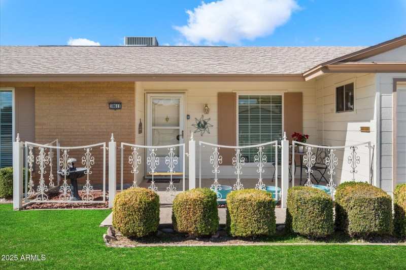 10611 W Camelot Cir
