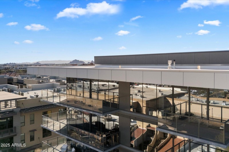 08-S E Corner Penthouse