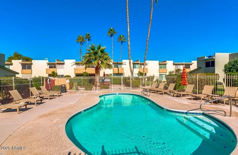 Camelback House Pool