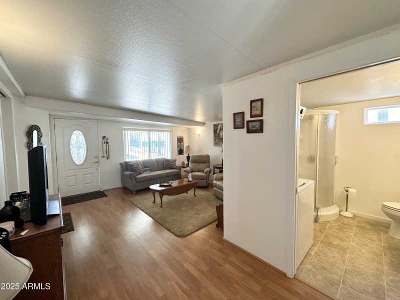 AZ ROOM BATHROM ENTRY