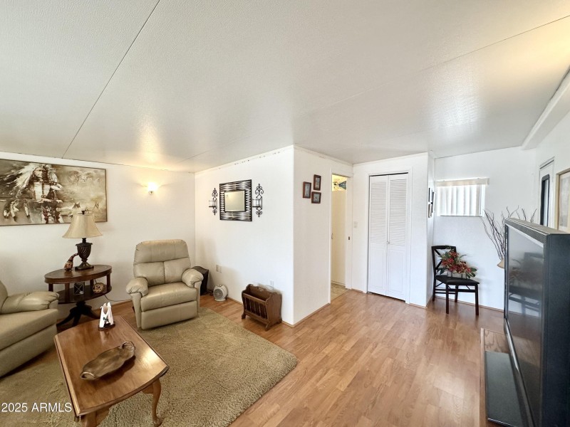 BATHROOM ENTRY TO THE LEFT