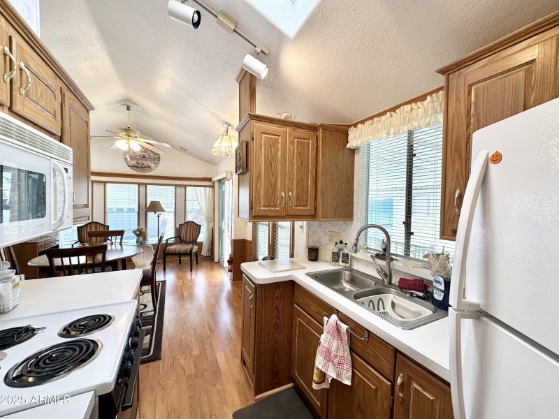 FUNCTIONAL KITCHEN