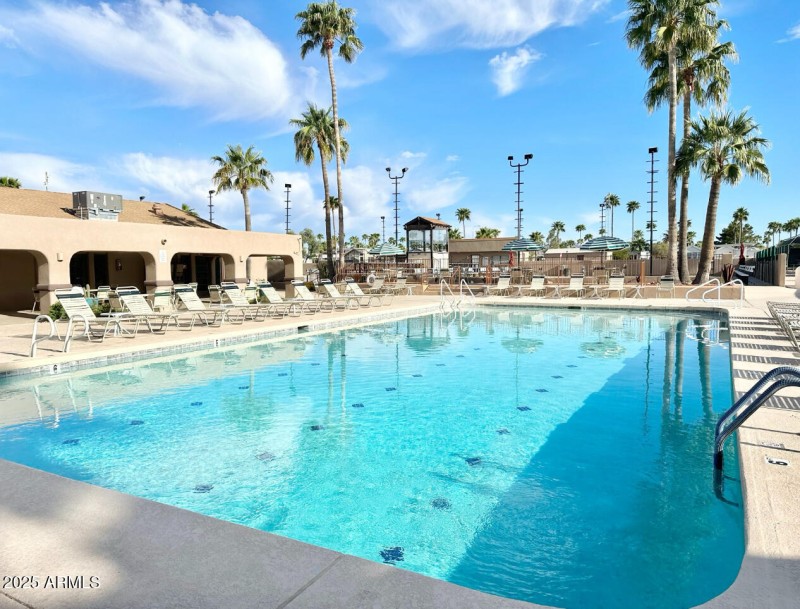 SPARKLING POOL