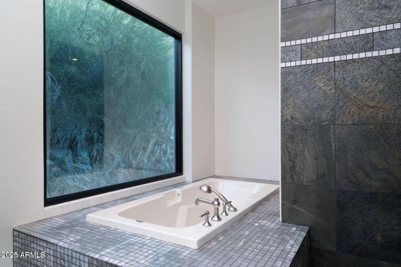 20231002012235733894000000-o