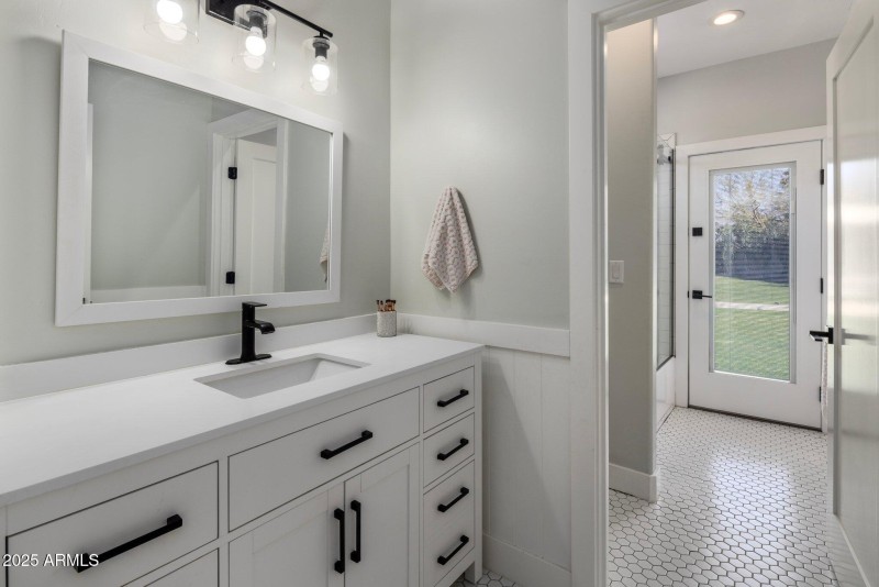 Jack & Jill Bath w Exit to Backyard