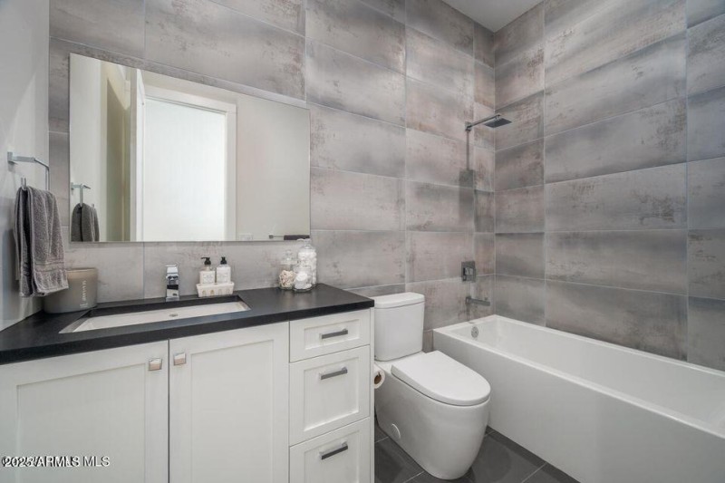 Guest bath 2