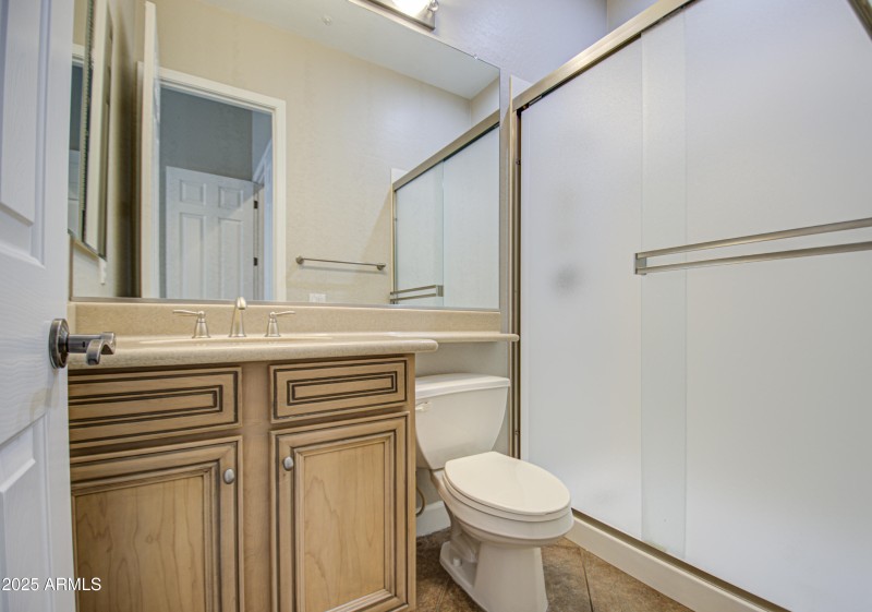 Bathroom 2-pic 2