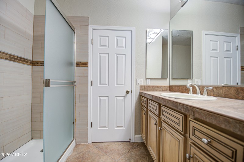 Bathroom 4-pic 3