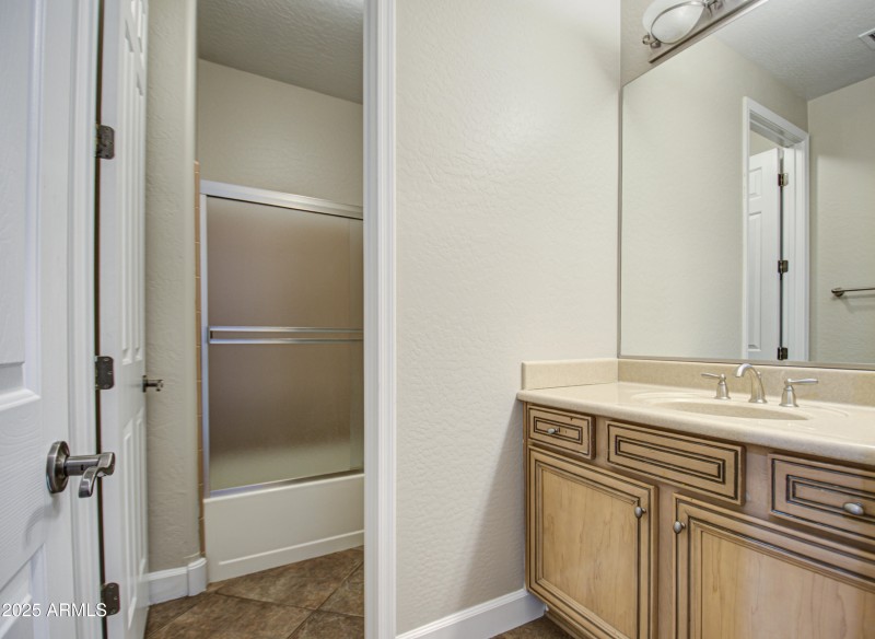 Bathroom 5-pic 1
