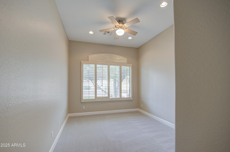 Bedroom 4-pic 1