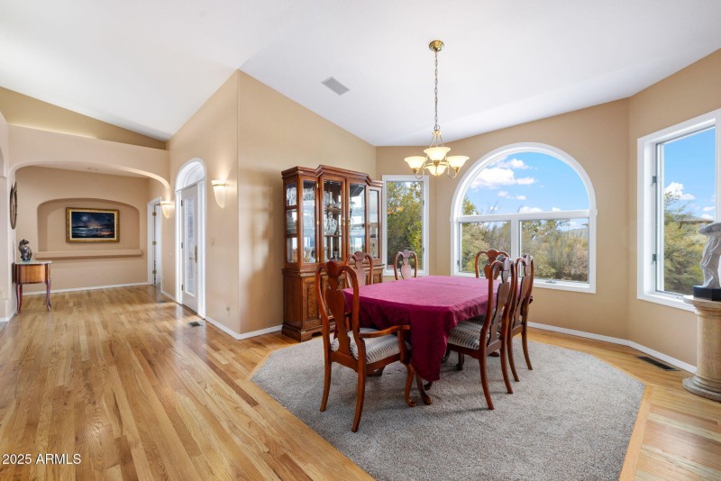 14-Dining Room (1)