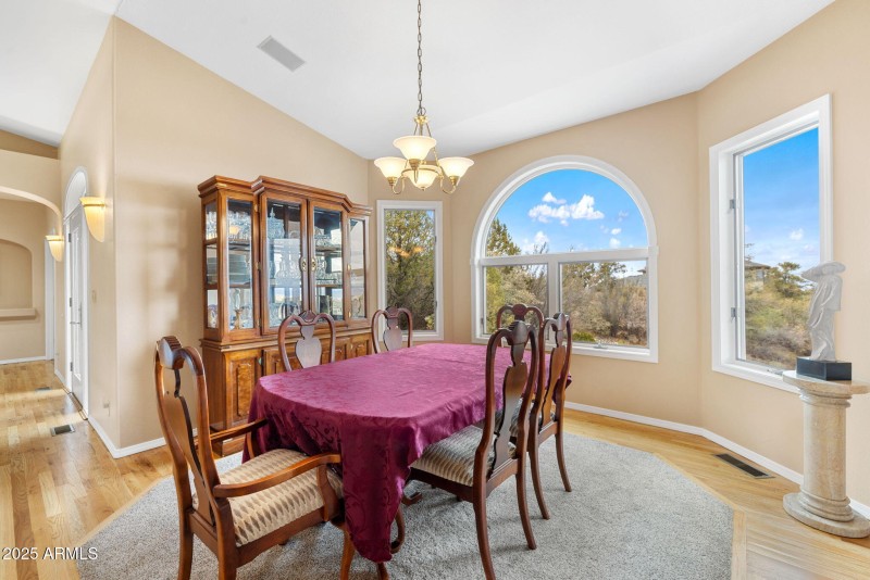 15-Dining Room (2)