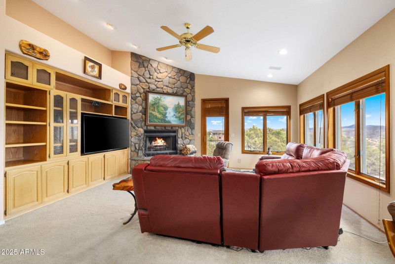 17-Living Room (1)