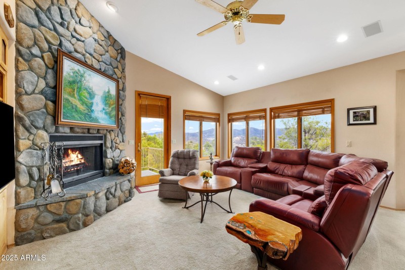 19-Living Room (3)