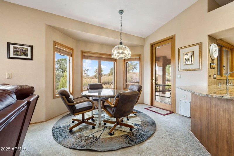20-Breakfast Nook
