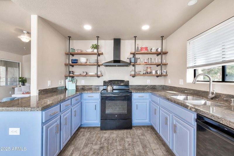 15380 N 100th St 2098-16