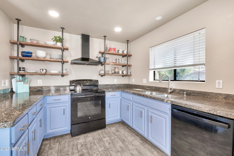 15380 N 100th St 2098-15