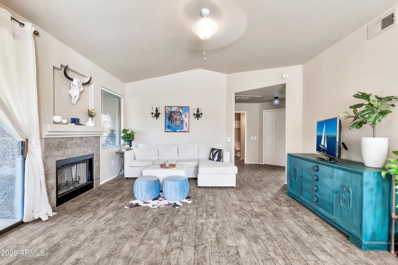 15380 N 100th St 2098-8