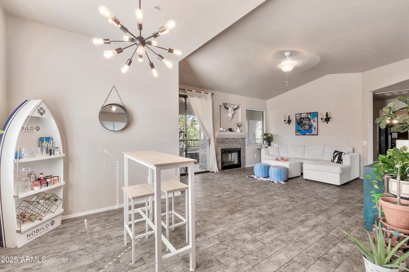 15380 N 100th St 2098-4