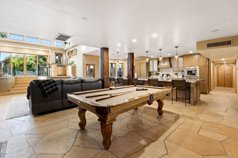 Entry/Sitting Room
