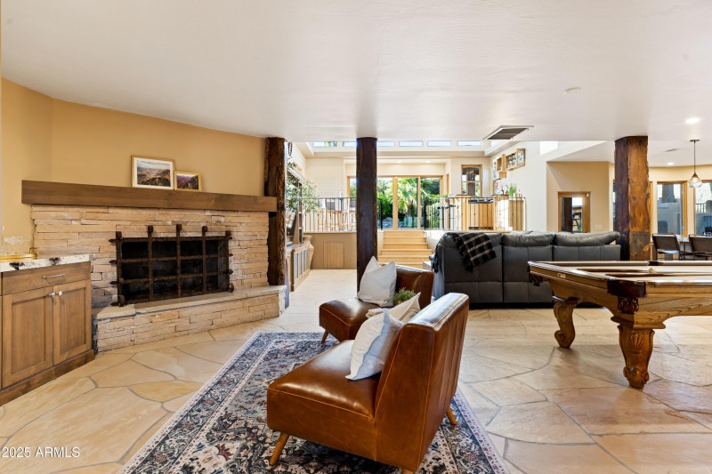 Entry/Sitting Room