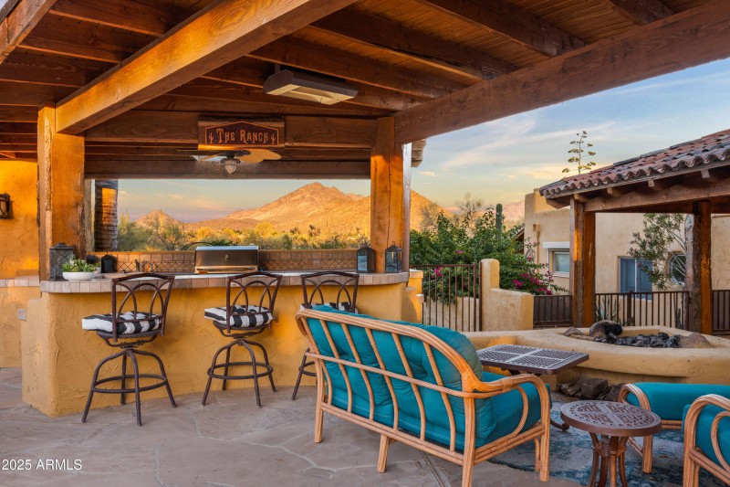 Outdoor Kitchen