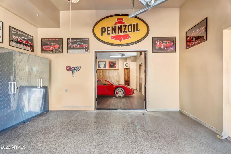Entry to showroom 2 (2)