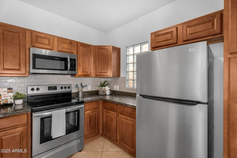 6-web-or-mls-Desert Foothills-05