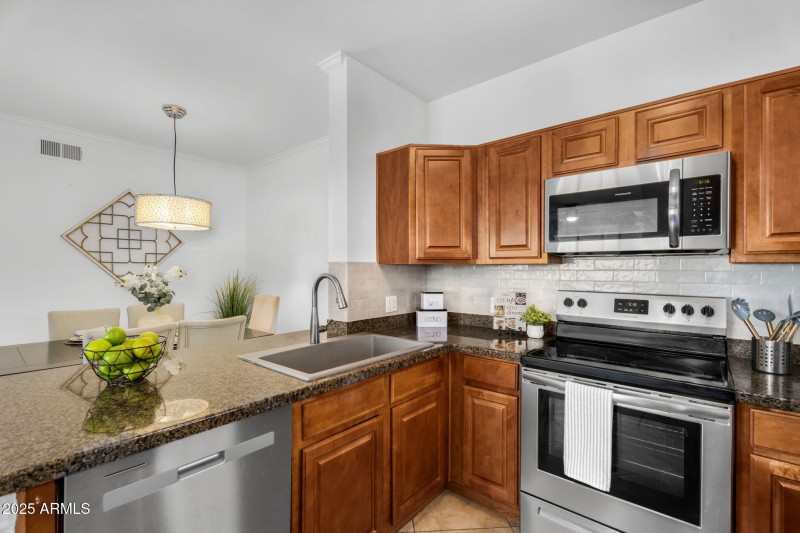 7-web-or-mls-Desert Foothills-06